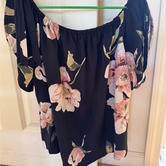 Floral Off-Shoulder Women's Top - Picture 2 of 4